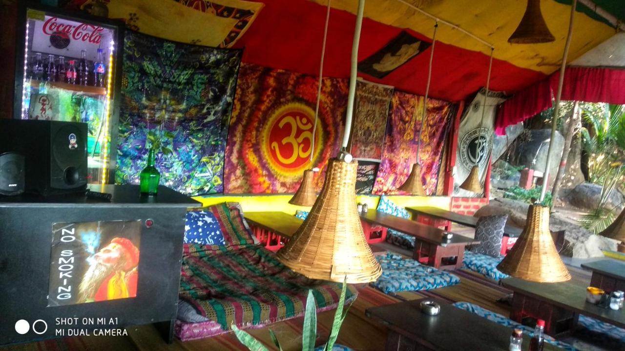Om Shanti Om Homestay Hampi Luaran gambar